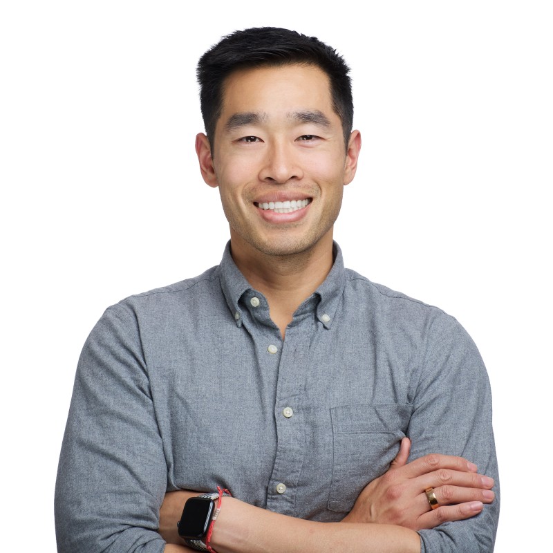 Portrait of Roger Liang smiling.